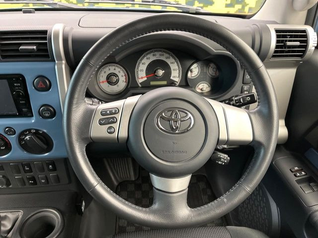 �y�����v�����X�e�A�����O�z�㎿�Ȋv���g�p���邱�ƂŁA��ɂ����������݂ƂĂ��^�]���₷���n���h���ł���