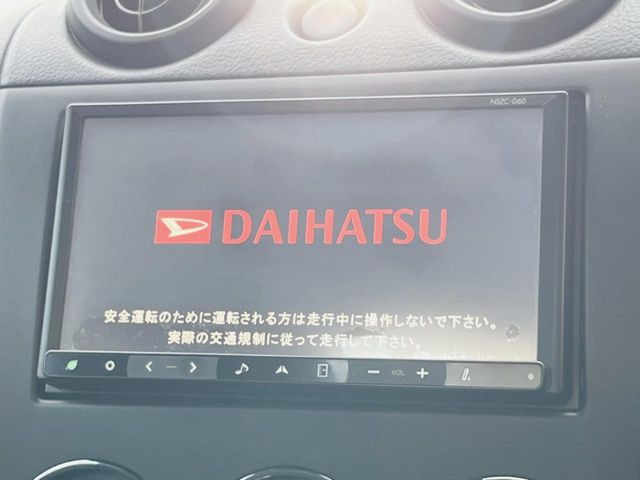 �y�����i�r�z�l�C�̏����i�r�𑕔����Ă���܂��B�i�r�̎g���₷���͂������A�I�[�f�B�I�@�\���[��!�L�����v�◷�s�͂������A�ʋ΂┃�����ȂǕ��i�̃h���C�u���y�����Ȃ�͂���