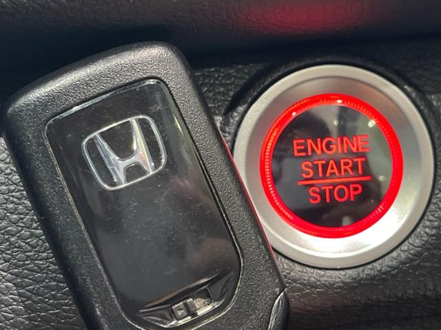 �yHonda�X�}�[�g�L�[�z�J�o����|�P�b�g�ɓ��ꂽ�܂܂ł��h�A�̎{���E�������\�ȃX�}�[�g�L�[�𑕔��B�G���W���̃I���E�I�t�����J�M�����o���K�v����������Ƃ��Ă��֗��ł���