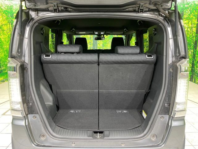 ���i�̂���������ʋ΁A���}���ɏ\���ȉ׎��X�y�[�X���m�ۂ��Ă���܂��B�Z�J���h�V�[�g��|���ƁA�傫�ȉו��̐ύڂ��\�ł���