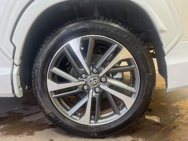 �y����18�C���`�A���~�z�C�[���z�O�ςɃ}�b�`���������A���~�z�C�[���𑕒����Ă���܂��B�e��ЊO�A���~�z�C�[����A�X�^�b�h���X�^�C�����戵�����Ă���܂��B���񂲑��k����������