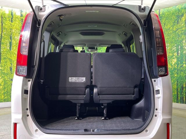 ���i�̂���������ʋ΁A���}���ɏ\���ȉ׎��X�y�[�X���m�ۂ��Ă���܂��B�Z�J���h�V�[�g��|���ƁA�傫�ȉו��̐ύڂ��\�ł���