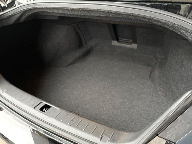 ���i�̂���������ʋ΁A���}���ɏ\���ȉ׎��X�y�[�X���m�ۂ��Ă���܂��B