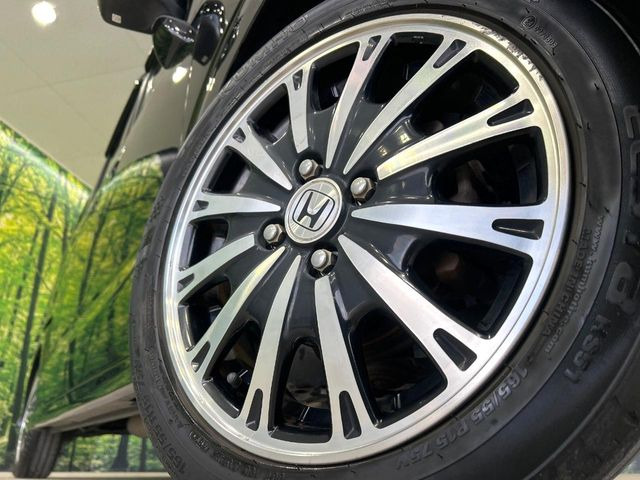 �y����15�C���`�A���~�z�C�[���z�O�ςɃ}�b�`���������A���~�z�C�[���𑕒����Ă���܂��B�e��ЊO�A���~�z�C�[����A�X�^�b�h���X�^�C�����戵�����Ă���܂��B���񂲑��k����������