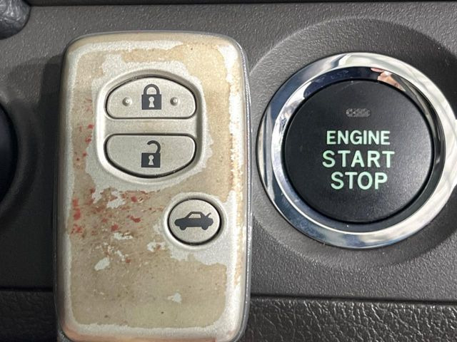 �y�X�}�[�g�L�[�z�J�o����|�P�b�g�ɓ��ꂽ�܂܂ł��h�A�̎{���E�������\�ȃX�}�[�g�L�[�𑕔��B�G���W���̃I���E�I�t�����J�M�����o���K�v����������Ƃ��Ă��֗��ł���