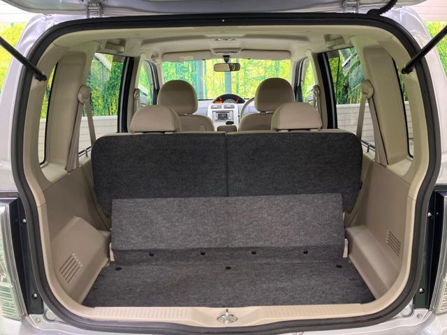 ���i�̂���������ʋ΁A���}���ɏ\���ȉ׎��X�y�[�X���m�ۂ��Ă���܂��B�Z�J���h�V�[�g��|���ƁA�傫�ȉו��̐ύڂ��\�ł���