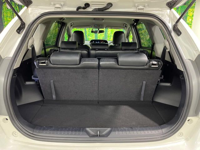 ���i�̂���������ʋ΁A���}���ɏ\���ȉ׎��X�y�[�X���m�ۂ��Ă���܂��B�Z�J���h�V�[�g��|���ƁA�傫�ȉו��̐ύڂ��\�ł���