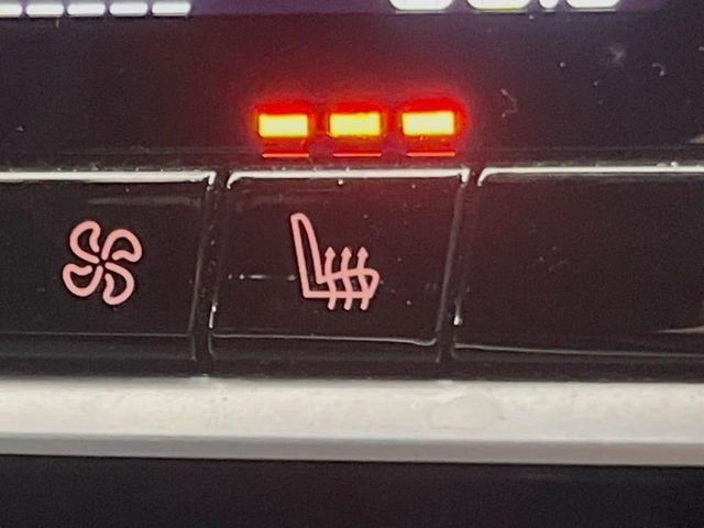 ���S�ȃV�[�g�q�[�^�[:���������ӂ�郌�U�[�V�[�g�ɁA�O�ȁE��ȂɃV�[�g�q�[�^�[�𓋍ڂ��Ă���܂��B