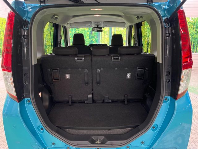 ���i�̂���������ʋ΁A���}���ɏ\���ȉ׎��X�y�[�X���m�ۂ��Ă���܂��B�Z�J���h�V�[�g��|���ƁA�傫�ȉו��̐ύڂ��\�ł���