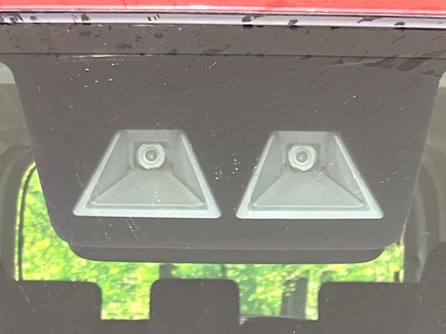 �y�X�}�[�g�A�V�X�g�z���s���ɑO���̎ԗ�����F�����A�Փ˂������Ȏ��͌x��ƃu���[�L�ŏՓˉ���Ɣ�Q�y�����A�V�X�g�B�����S�Ƀh���C�u�����y���݂��������܂��B