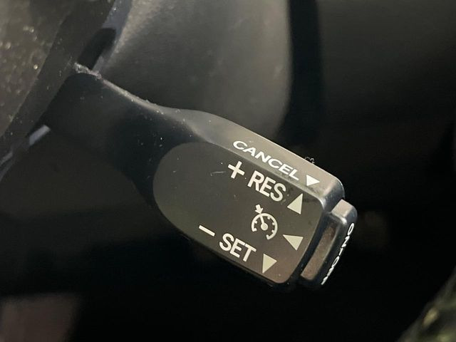 �y�N���[�Y�R���g���[���z�������H�����N���N���s�B�A�N�Z���𗣂��Ă���葬�x�ő��s���ł��A�������^�]���̕��S���y��!�����E�������ȒP�ȃX�C�b�`����Œ����ł��܂��B