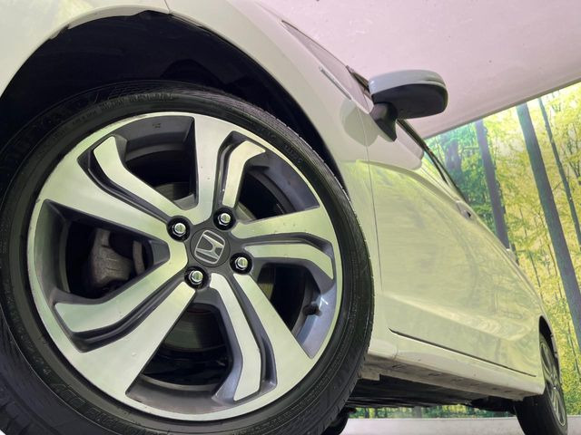 �y����16�C���`�A���~�z�C�[���z�O�ςɃ}�b�`���������A���~�z�C�[���𑕒����Ă���܂��B�e��ЊO�A���~�z�C�[����A�X�^�b�h���X�^�C�����戵�����Ă���܂��B���񂲑��k����������