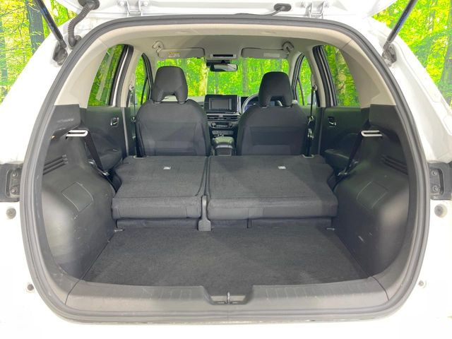 ���i�̂���������ʋ΁A���}���ɏ\���ȉ׎��X�y�[�X���m�ۂ��Ă���܂��B�Z�J���h�V�[�g��|���ƁA�傫�ȉו��̐ύڂ��\�ł���