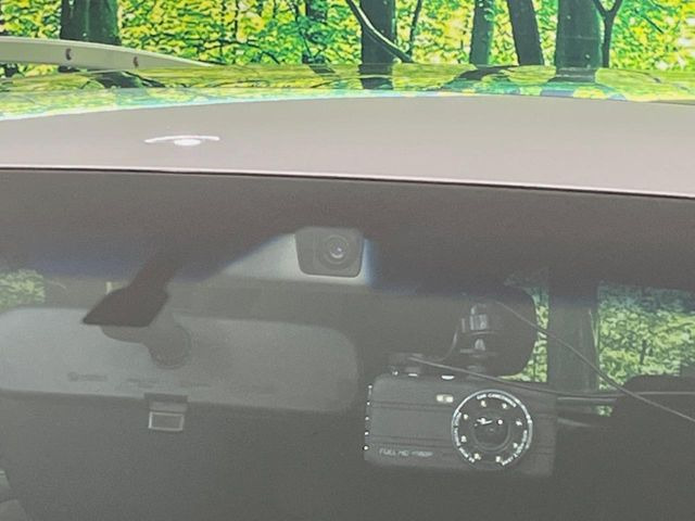 �y�C���e���W�F���g�G�}�[�W�F���V�[�u���[�L�z�t�����g�J�����őO���̎ԗ�����s�҂����m�B�Փ˂������Ȏ��͏Փ˔�Q�y���u���[�L���쓮�A�Փˉ�����T�|�[�g�B�����S�Ƀh���C�u�����y���݂��������܂��B