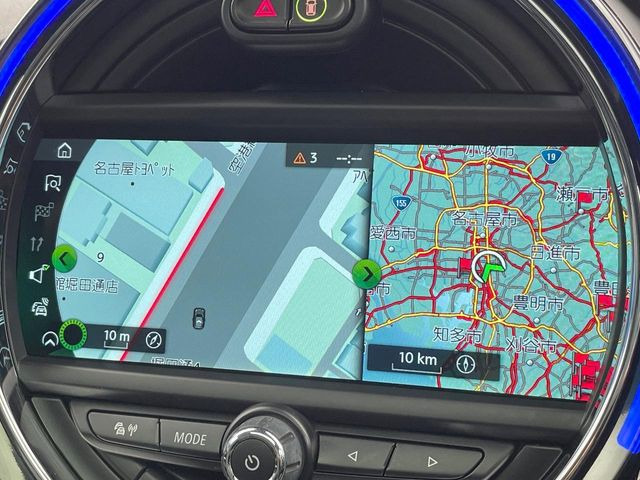 �������i�r:��̊��̂���i�r�́A����������ԓ������o���Ă���܂��BBluetooth�Đ��ȂǃI�[�f�B�I�@�\���[�����Ă���܂��̂ŁA�^�]�����y���߂܂���