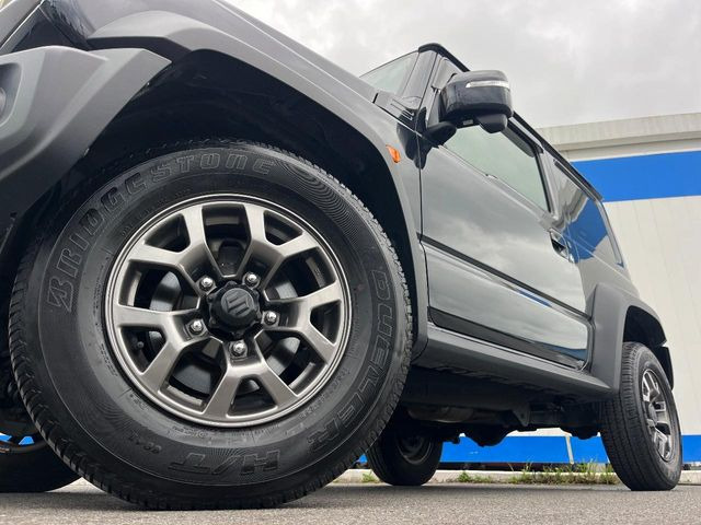 �y���������C���`�A���~�z�C�[���z�O�ςɃ}�b�`���������A���~�z�C�[���𑕒����Ă���܂��B�e��ЊO�A���~�z�C�[����A�X�^�b�h���X�^�C�����戵�����Ă���܂��B���񂲑��k����������