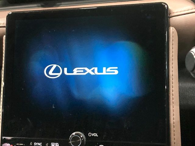 �y9.8�C���` �f�B�X�v���C�I�[�f�B�I�z���ʂ̃f�B�X�v���C��AppleCarPlay��AndroidAuto�����p�\�B�傫�ȉ�ʂŃX�}�z�i�r�A�v���������p���������܂���