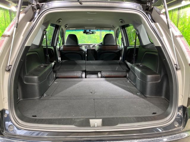 ���i�̂���������ʋ΁A���}���ɏ\���ȉ׎��X�y�[�X���m�ۂ��Ă���܂��B�Z�J���h�V�[�g��|���ƁA�傫�ȉו��̐ύڂ��\�ł���