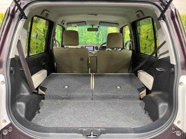 ���i�̂���������ʋ΁A���}���ɏ\���ȉ׎��X�y�[�X���m�ۂ��Ă���܂��B�Z�J���h�V�[�g��|���ƁA�傫�ȉו��̐ύڂ��\�ł���