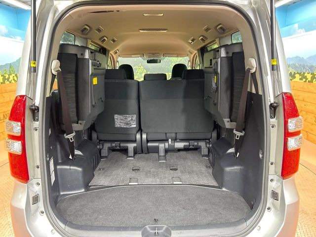 ���i�̂���������ʋ΁A���}���ɏ\���ȉ׎��X�y�[�X���m�ۂ��Ă���܂��B�Z�J���h�V�[�g��|���ƁA�傫�ȉו��̐ύڂ��\�ł���