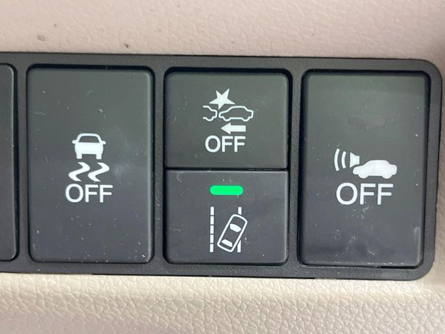 �y�z���_�Z���V���O�z���s���ɑO���̎ԗ�����F�����A�Փ˂������Ȏ��͌x��ƃu���[�L�ŏՓˉ���Ɣ�Q�y�����A�V�X�g�B�����S�Ƀh���C�u�����y���݂��������܂��B