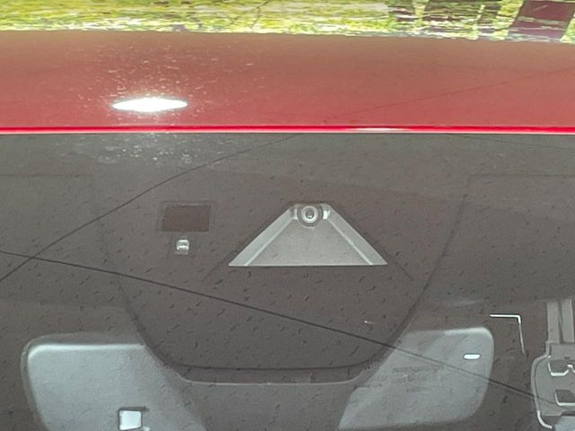 �y�X�}�[�g�u���[�L�T�|�[�g�z���s���ɑO���̎ԗ�����F�����A�Փ˂������Ȏ��͌x��ƃu���[�L�ŏՓˉ���Ɣ�Q�y�����A�V�X�g�B�����S�Ƀh���C�u�����y���݂��������܂��B