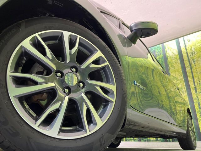 �y�����I�v�V����16�C���`�A���~�z�C�[���z�����I�v�V�����z�C�[���𑕒��B���s���\�̌���ɉ����A�O�ς����X�^�C���b�V���ɂȂ��Ă���