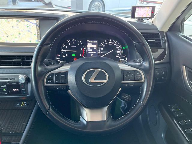 �y�����v�����X�e�A�����O�z�㎿�Ȋv���g�p���邱�ƂŁA��ɂ����������݂ƂĂ��^�]���₷���n���h���ł���