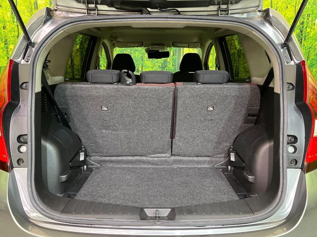 ���i�̂���������ʋ΁A���}���ɏ\���ȉ׎��X�y�[�X���m�ۂ��Ă���܂��B�Z�J���h�V�[�g��|���ƁA�傫�ȉו��̐ύڂ��\�ł���