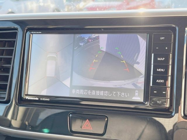 �y�}���`�e���C�����j�^�[�z�Ԃ̃t�����g��T�C�h�̃J�����摜�𓯎��Ƀ��j�^�[�\�����邱�ƂŁA���H�⋷�����𑖍s���ł����͂̏󋵊m�F���ł����S!�{�iSUV�ɂ��ꂵ�������ł���