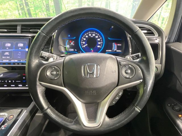 �y�����v�����X�e�A�����O�z�㎿�Ȋv���g�p���邱�ƂŁA��ɂ����������݂ƂĂ��^�]���₷���n���h���ł���