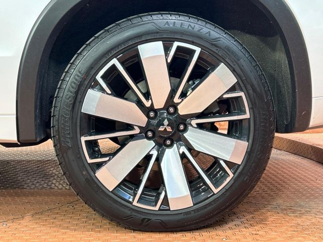 �y����20�C���`�A���~�z�C�[���z�O�ςɃ}�b�`���������A���~�z�C�[���𑕒����Ă���܂��B�e��ЊO�A���~�z�C�[����A�X�^�b�h���X�^�C�����戵�����Ă���܂��B���񂲑��k����������