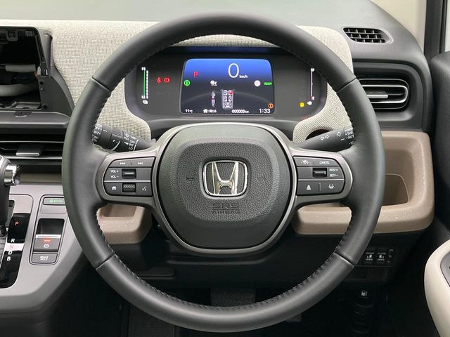 �y�����v�����X�e�A�����O�z�㎿�Ȋv���g�p���邱�ƂŁA��ɂ����������݂ƂĂ��^�]���₷���n���h���ł���