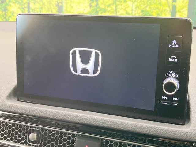 �y9�C���` �z���_�R�l�N�g�f�B�X�v���C�z���F���̍������ʃf�B�X�v���C�Ńi�r�̎g�p��A�������̃X�}�[�g�t�H���ƘA�g����bluetooth�ł̉��y�Đ����\�ł���