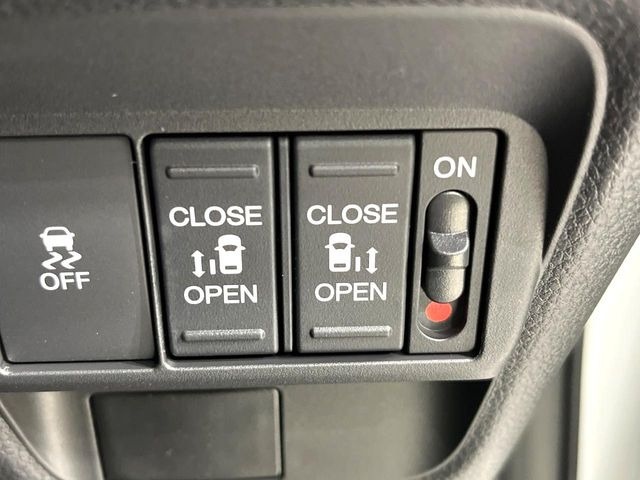 �y�����p���[�X���C�h�h�A�z�X�}�[�g�L�[��^�]�Ȃ̃X�C�b�`�Ō�ȗ����X���C�h�h�A�̊J���\���d��������͂����ăh�A���J����K�v�������A�����Ȃ��q�l�ł��ȒP�ɊJ���߂ł����K�ł���