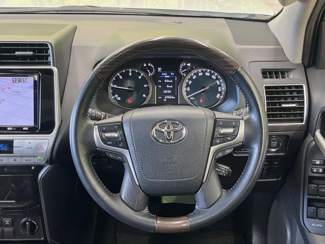 �y�����v�����X�e�A�����O�z�㎿�Ȋv���g�p���邱�ƂŁA��ɂ����������݂ƂĂ��^�]���₷���n���h���ł���