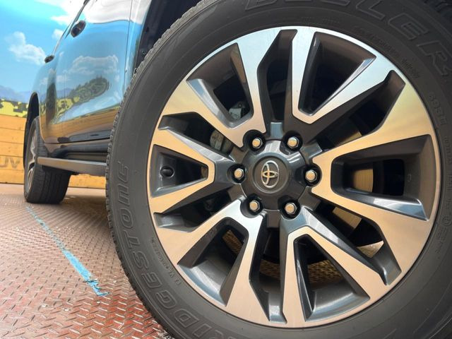 �y����19�C���`�A���~�z�C�[���z�O�ςɃ}�b�`���������A���~�z�C�[���𑕒����Ă���܂��B�e��ЊO�A���~�z�C�[����A�X�^�b�h���X�^�C�����戵�����Ă���܂��B���񂲑��k����������