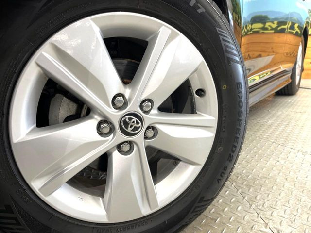 �y����17�C���`�A���~�z�C�[���z�O�ςɃ}�b�`���������A���~�z�C�[���𑕒����Ă���܂��B�e��ЊO�A���~�z�C�[����A�X�^�b�h���X�^�C�����戵�����Ă���܂��B���񂲑��k����������