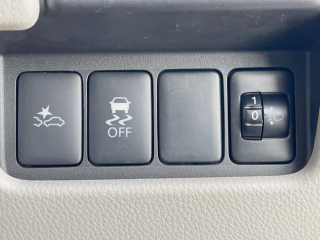 �y������h�~���u�z�ԗ��̉���������m����ƁA�����I�Ɏԗ��̐i�s������ۂ悤�Ɏԗ��𐧌䂵�܂��B�J�̓��ȂǊ���₷���H�ʏ󋵂ł����S�ȉ^�]���\�ł��B