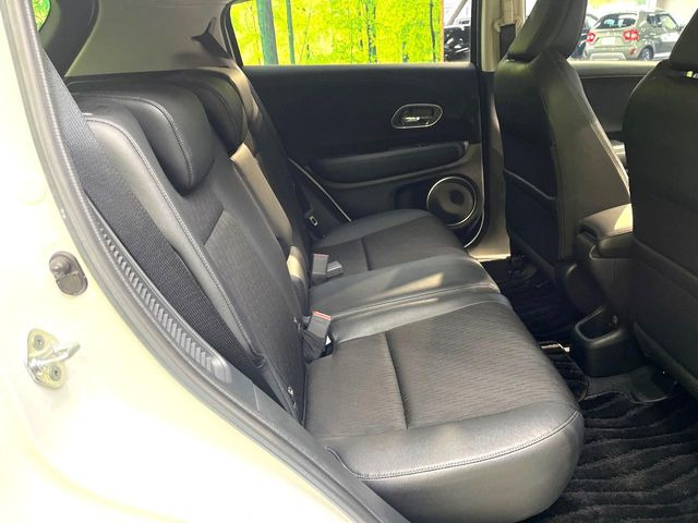後部座席も気になるようなキズ・汚れやへたり等、大きなダメージはなく、良好な状態です。