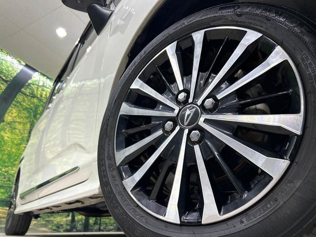 �y����15�C���`�A���~�z�C�[���z�O�ςɃ}�b�`���������A���~�z�C�[���𑕒����Ă���܂��B�e��ЊO�A���~�z�C�[����A�X�^�b�h���X�^�C�����戵�����Ă���܂��B���񂲑��k����������