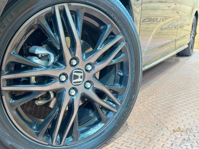 �y����18�C���`�A���~�z�C�[���z�O�ςɃ}�b�`���������A���~�z�C�[���𑕒����Ă���܂��B�e��ЊO�A���~�z�C�[����A�X�^�b�h���X�^�C�����戵�����Ă���܂��B���񂲑��k����������