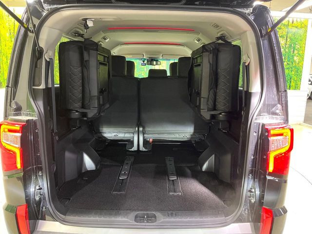 普段のお買い物や通勤、送迎等に十分な荷室スペースを確保しております。セカンドシートを倒すと、大きな荷物の積載も可能です♪