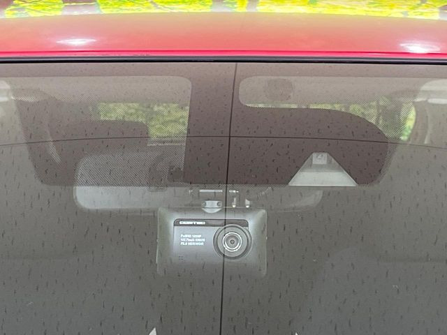 �y�C���e���W�F���g�G�}�[�W�F���V�[�u���[�L�z�t�����g�J�����őO���̎ԗ�����s�҂����m�B�Փ˂������Ȏ��͏Փ˔�Q�y���u���[�L���쓮�A�Փˉ�����T�|�[�g�B�����S�Ƀh���C�u�����y���݂��������܂��B