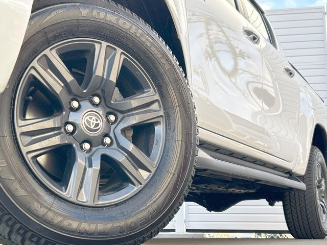 �y����17�C���`�A���~�z�C�[���z�O�ςɃ}�b�`���������A���~�z�C�[���𑕒����Ă���܂��B�e��ЊO�A���~�z�C�[����A�X�^�b�h���X�^�C�����戵�����Ă���܂��B���񂲑��k����������