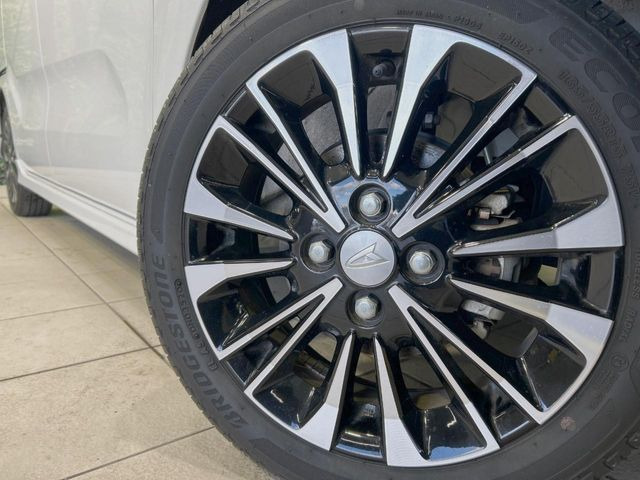 �y����15�C���`�A���~�z�C�[���z�O�ςɃ}�b�`���������A���~�z�C�[���𑕒����Ă���܂��B�e��ЊO�A���~�z�C�[����A�X�^�b�h���X�^�C�����戵�����Ă���܂��B���񂲑��k����������