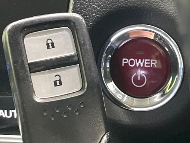 �yHonda�X�}�[�g�L�[�z�J�o����|�P�b�g�ɓ��ꂽ�܂܂ł��h�A�̎{���E�������\�ȃX�}�[�g�L�[�𑕔��B�G���W���̃I���E�I�t�����J�M�����o���K�v����������Ƃ��Ă��֗��ł���