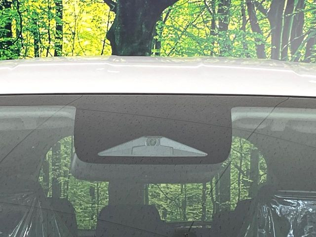 �y�z���_�Z���V���O�z���s���ɑO���̎ԗ�����F�����A�Փ˂������Ȏ��͌x��ƃu���[�L�ŏՓˉ���Ɣ�Q�y�����A�V�X�g�B�����S�Ƀh���C�u�����y���݂��������܂��B