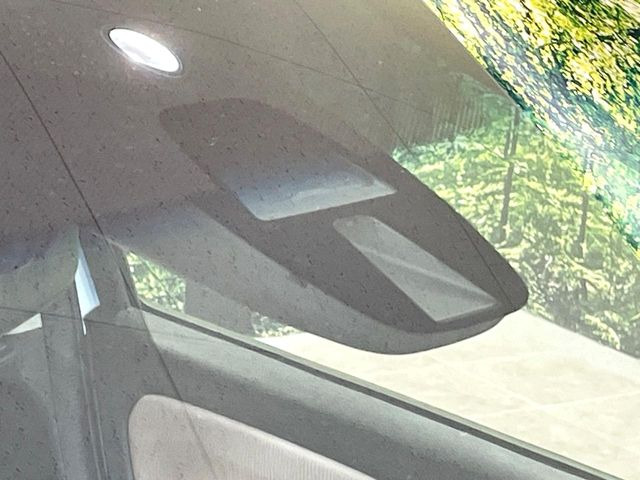 �y�z���_�Z���V���O�z���s���ɑO���̎ԗ�����F�����A�Փ˂������Ȏ��͌x��ƃu���[�L�ŏՓˉ���Ɣ�Q�y�����A�V�X�g�B�����S�Ƀh���C�u�����y���݂��������܂��B