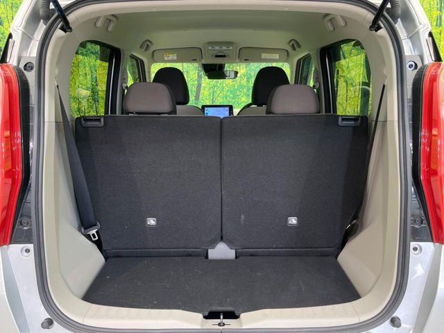 ���i�̂���������ʋ΁A���}���ɏ\���ȉ׎��X�y�[�X���m�ۂ��Ă���܂��B�Z�J���h�V�[�g��|���ƁA�傫�ȉו��̐ύڂ��\�ł���